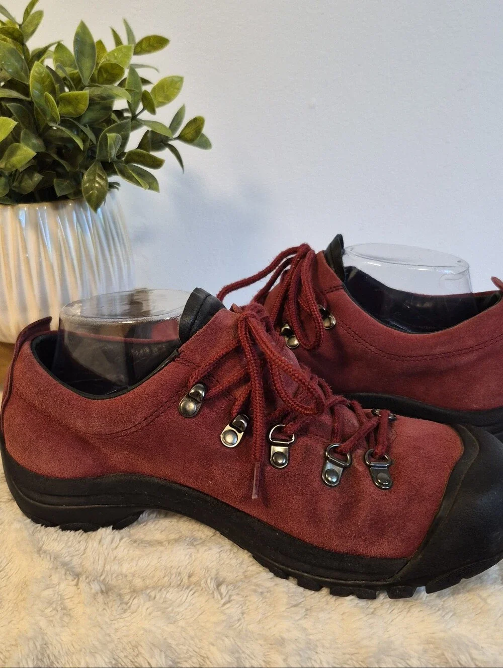 Keen Burgundy Red Suede Leather Hiking Trail Shoes XT0705 Lace Up Women's Size 9